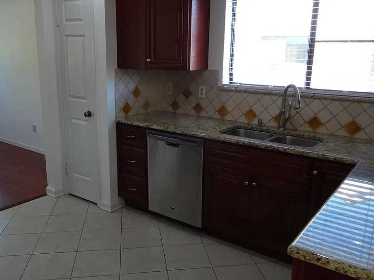 266 Barclay Ave — Photo 9