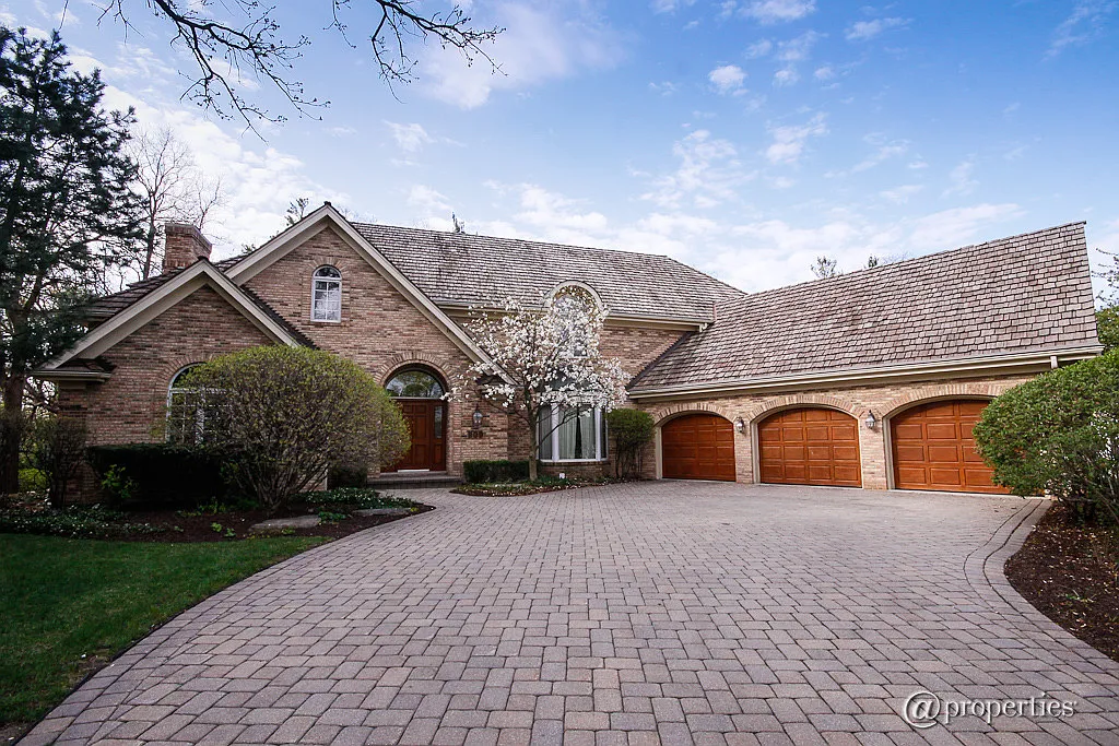 909 Saint Stephens Grn photo 1