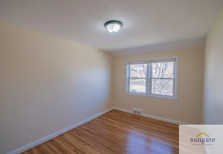 1444 Meridene Dr — Photo 22