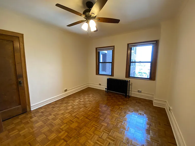 2738 N Pine Grove Ave — Photo 74