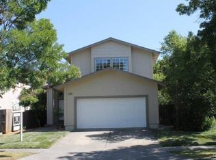2056 Pinercrest Dr, Santa Rosa, CA 95403