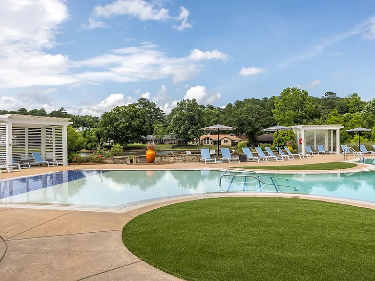 Lakeside Village Apartments