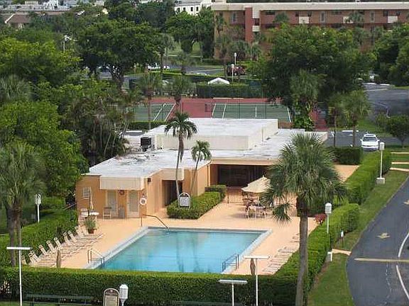 2nd image of 2400 D.C. Country Club #605-1