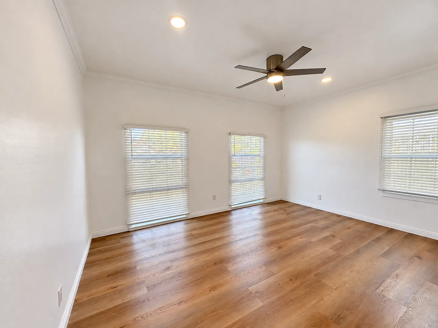 2126 Ridgeley Drive — Photo 2