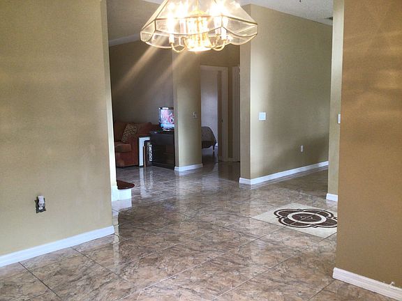 3rd image of 410 Bloomfield Dr