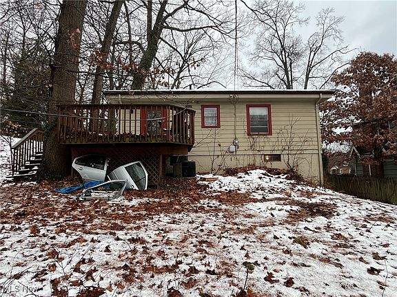 4th image of 460 Palisades Dr