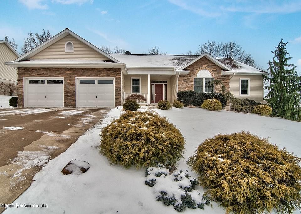 1st image of 205 White Oak Dr