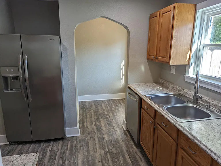 119 S Indianapolis Ave — Photo 10