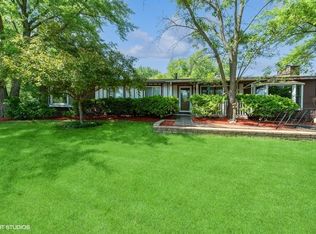 704 W Ringwood Rd, McHenry, IL 60051