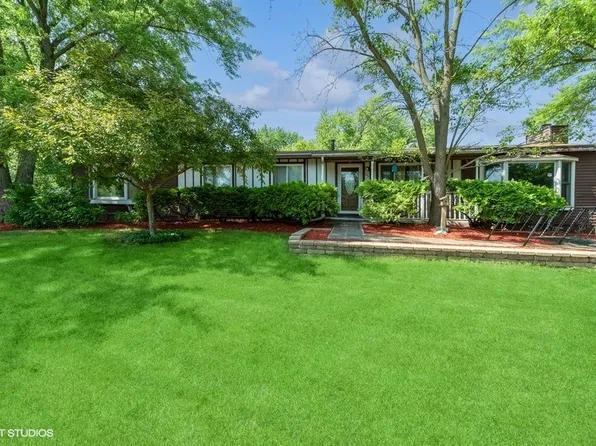 704 W Ringwood Rd, McHenry, IL 60051