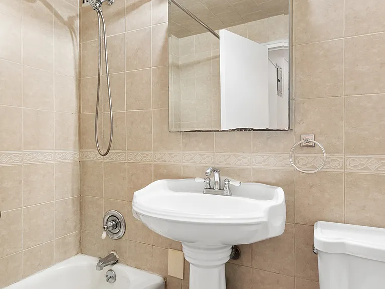 135 E 54th St #9J — Photo 6