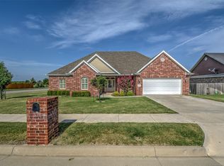 2515 Churchill Dr, Bartlesville, OK 74006