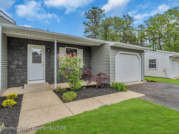 20 Chelsea Drive, Whiting, NJ 08759