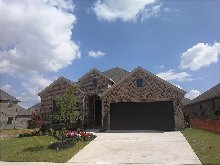 811 Knox Dr — Photo 3