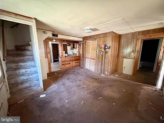 3rd image of 3332 Roxbury Rd