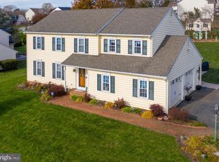 7 Heatherfield Dr, Willow Street, PA 17584