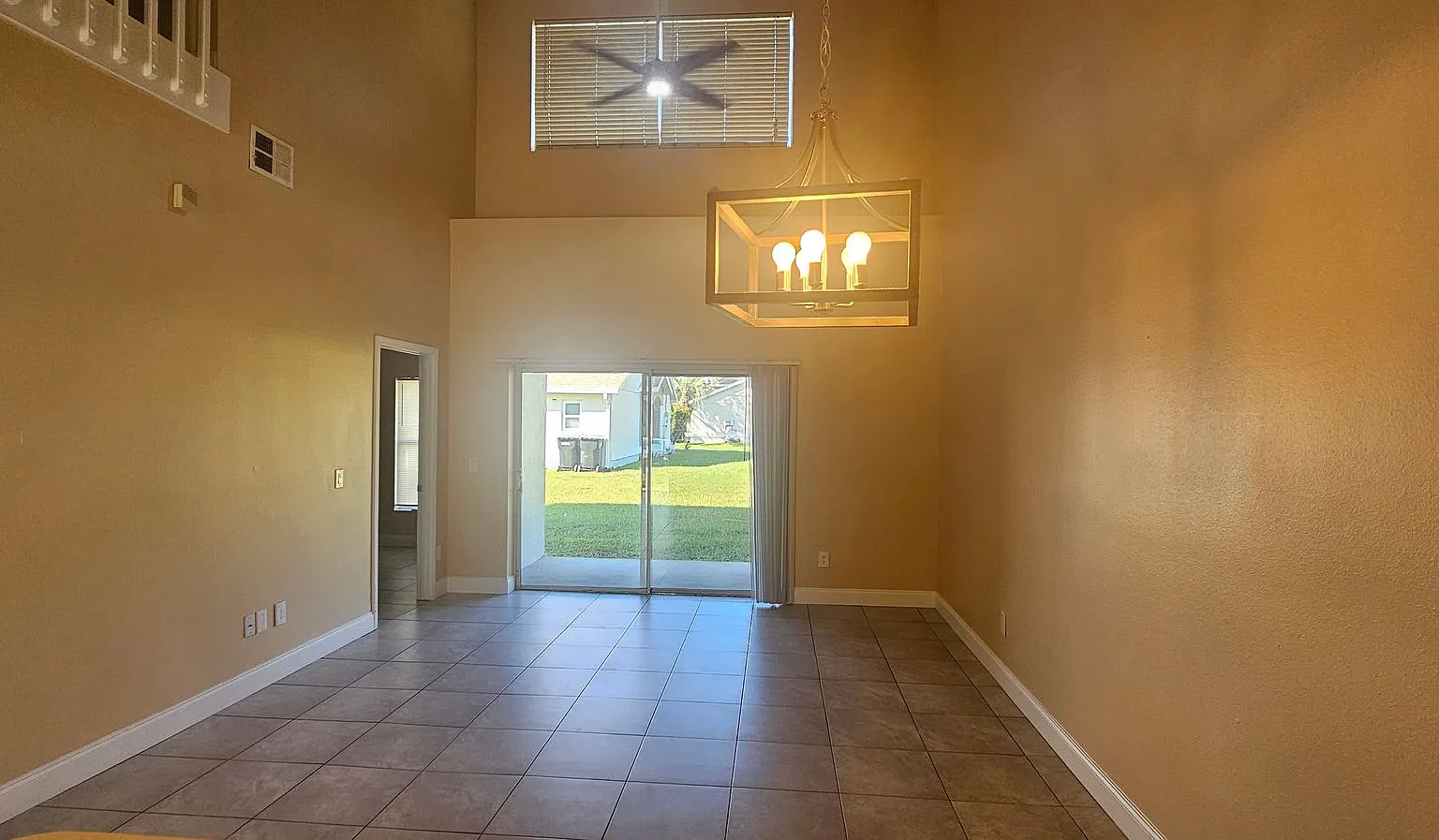 3 Bedroom / 2 Bath - 2 Story Townhouse (South Orlando) Near Airport — Photo 3