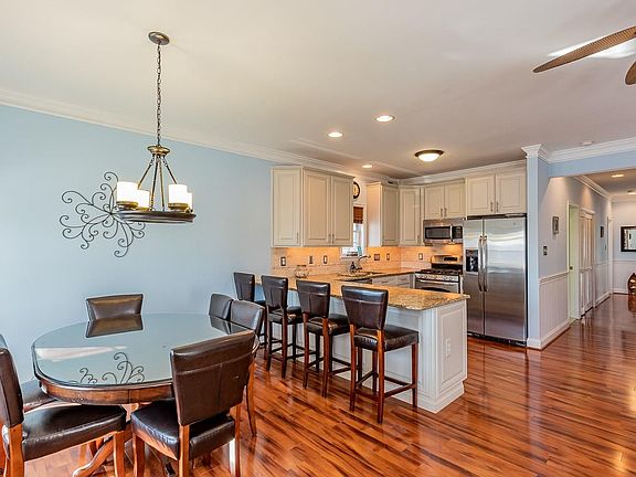 4th image of 616 Bay Ave Floor 1