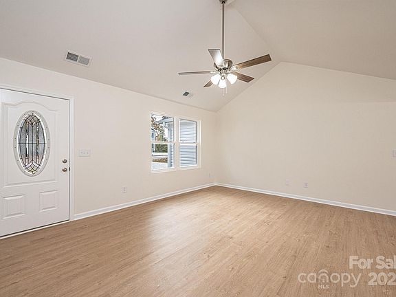 5th image of 113 10th Ave SE