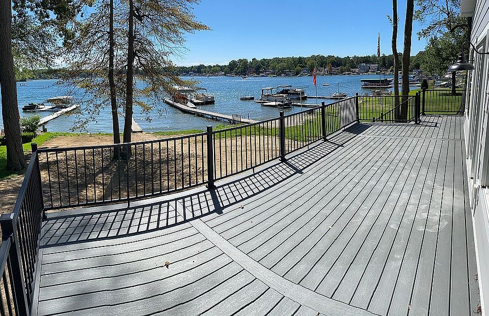 Deck/Lakeview