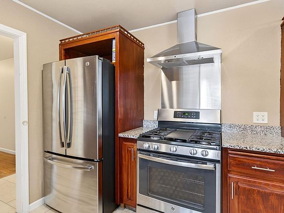 5th image of 1580 Glenwood Drive