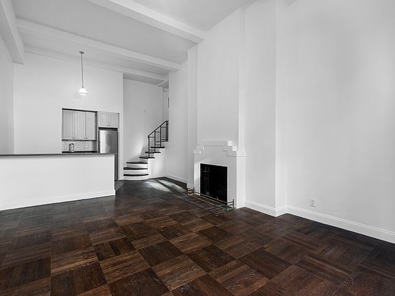 3rd image of 307 E 44th St APT 1611