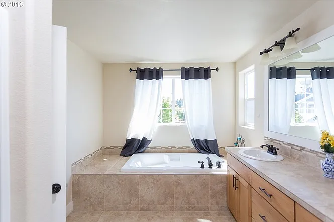 7697 NE Prefontaine St — Photo 14