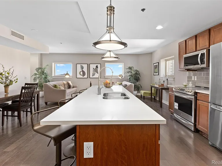 525 W Lafayette Blvd #21B — Photo 4