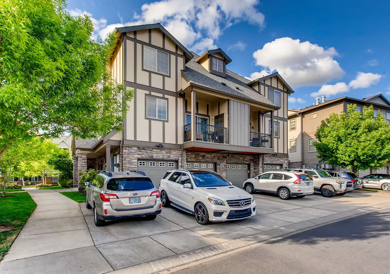 Modern Comfort Meets Effortless Hillsboro Living — Photo 2
