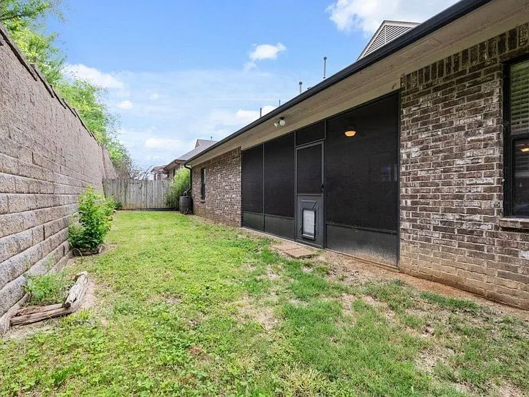3522 Golden Valley Ln — Photo 5