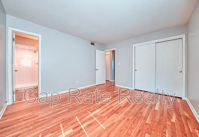 26 S Hampton Rd #D — Photo 9