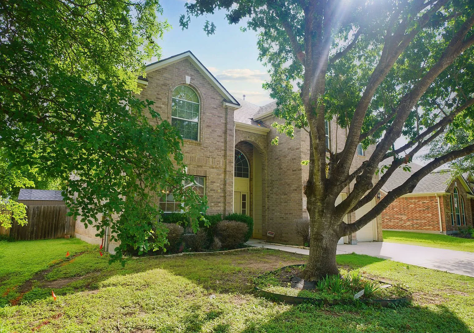 Gorgeous 5 Bedroom Home in Gated Subdivision - Schertz - Realtor Commmission: $550 — Photo 3