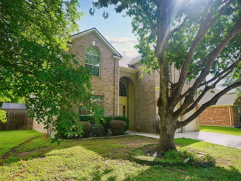 4736 Green Bluff Dr — Photo 3