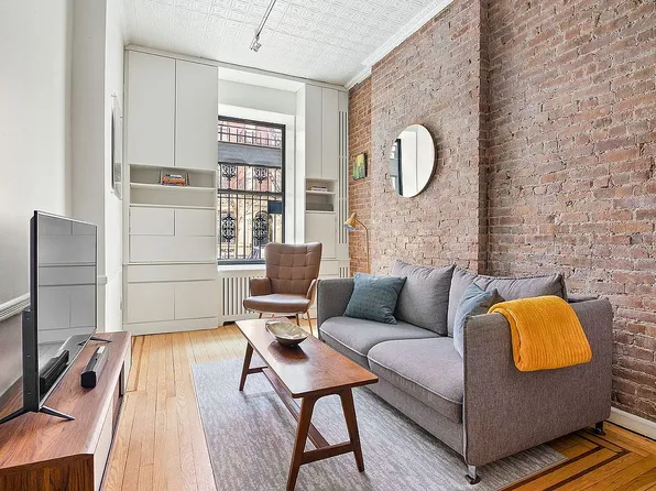 521 E 83rd St APT 1W, New York, NY 10028