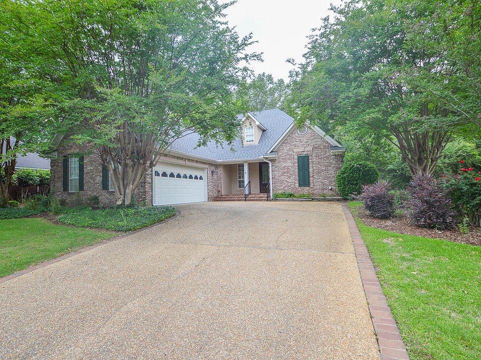 1st image of 100 Huntington Dr