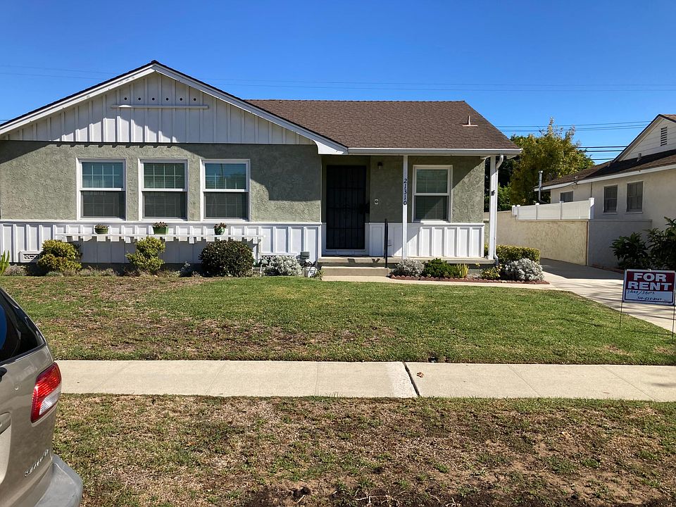 Front View w/new Privacy fence topper.