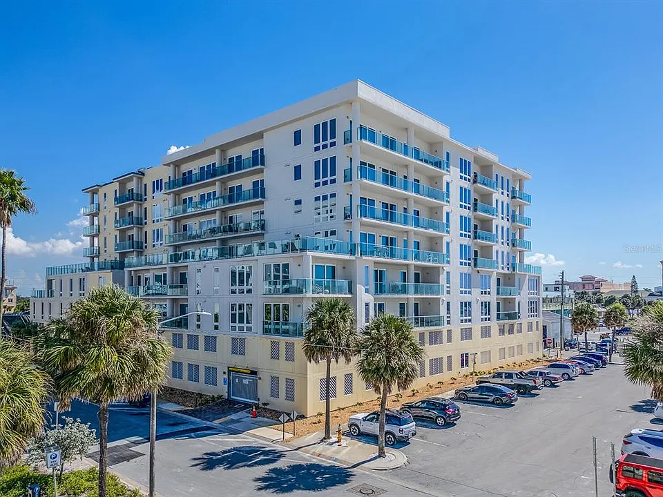 15 Avalon St #701