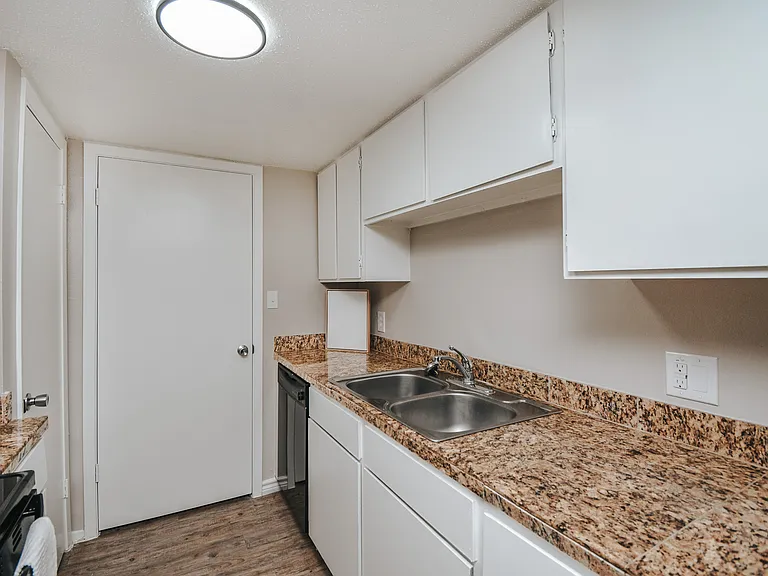 Parkwood Apartments — Photo 46