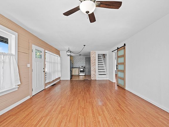 4th image of 1533 W Jay St