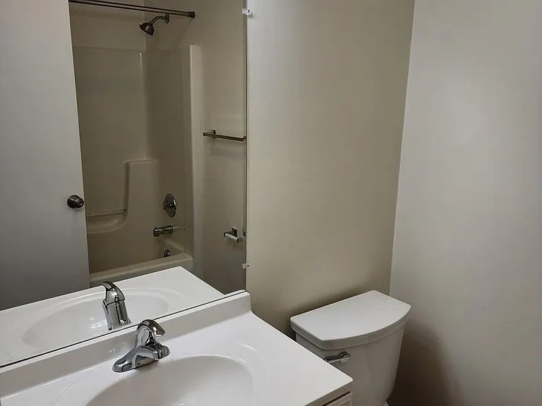 414-417 426 Munson Pl — Photo 14