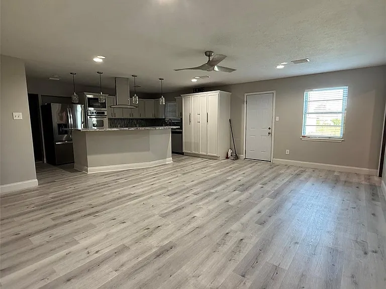 4406 Mallard Dr — Photo 2
