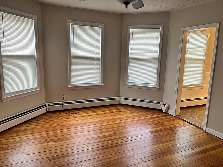 25 Locke St #2 — Photo 27