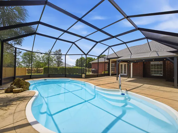 51 Tournament Ln, Freeport, FL 32439