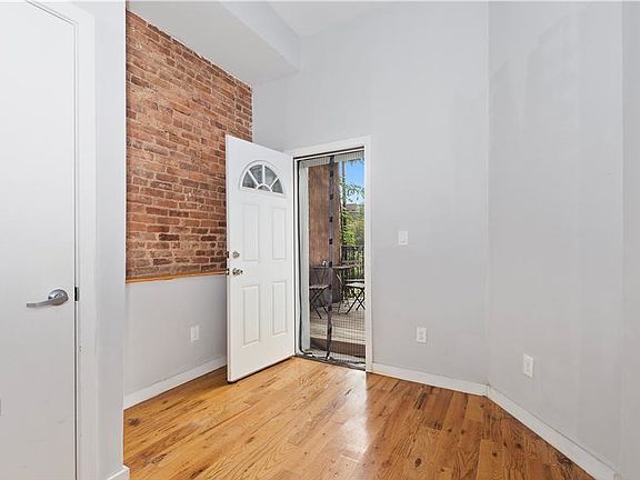 5th image of 240 Vernon Ave APT 2R