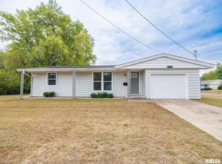 1800 Willow St, Pekin, IL 61554