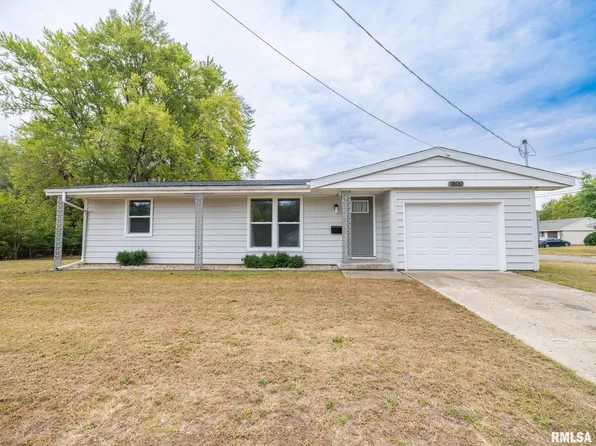 1800 Willow St, Pekin, IL 61554
