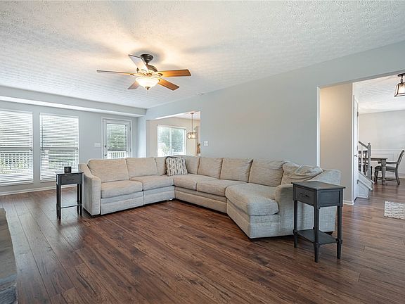 5th image of 2055 Rosina Dr
