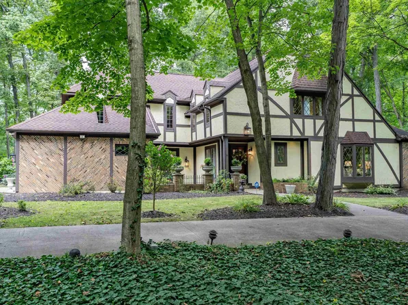 704 Oaktree Ct, Fort Wayne, IN 46845