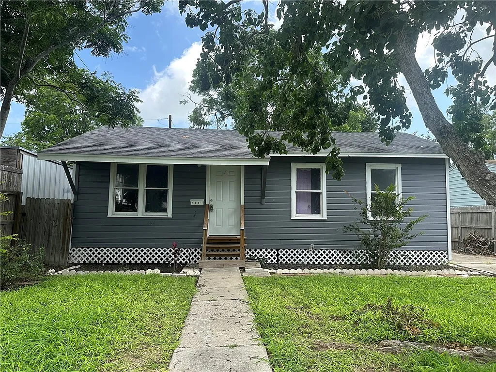 2 bed, 1.0 bath, 858 sqft, $1,200 — Photo 2