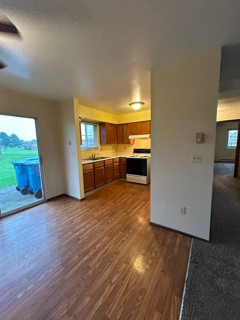 2 bed, 850 sqft, $925 — Photo 4